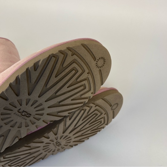 Women’s Pink Ugg Australia Boots Classic Short Size 6 Winter Shearling Pull On - Picture 11 of 14